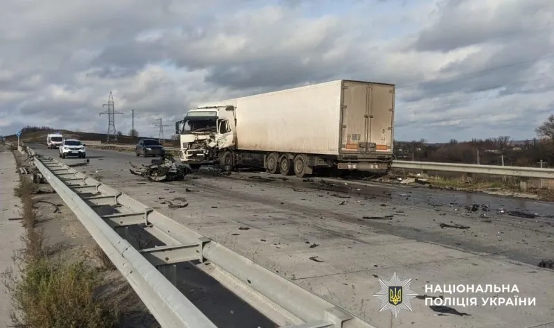 Смертельна аварія на Полтавщині: молоді чоловік і жінка загинули, водій вантажівки у лікарні