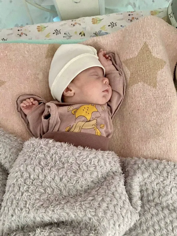 Маленьке диво: хлопчик, що народився у 900 грамів, після 79 днів лікування поїхав додому