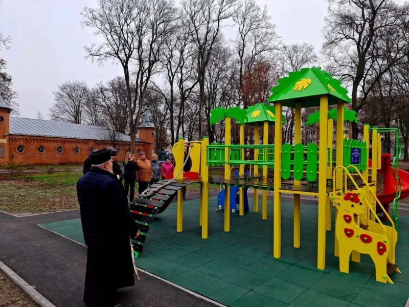 У Дитячому парку Лубен облаштували новий ігровий комплекс за майже пів мільйона гривень