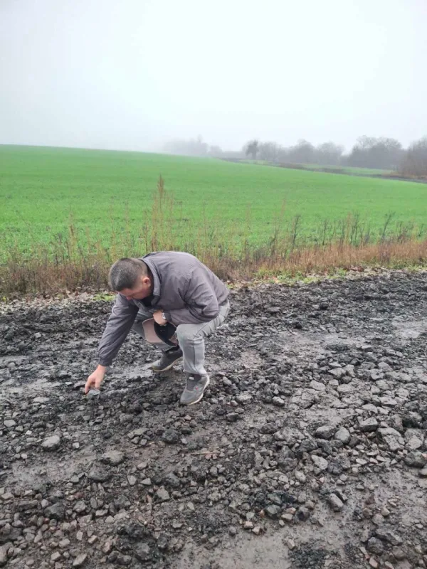 На Оржиччині трактор пошкодив понад 100 метрів асфальту: винна сторона пообіцяла відшкодувати збитки