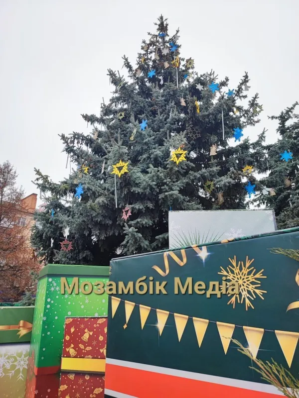 Лубни готуються до свят: прикрасили головну новорічну ялинку