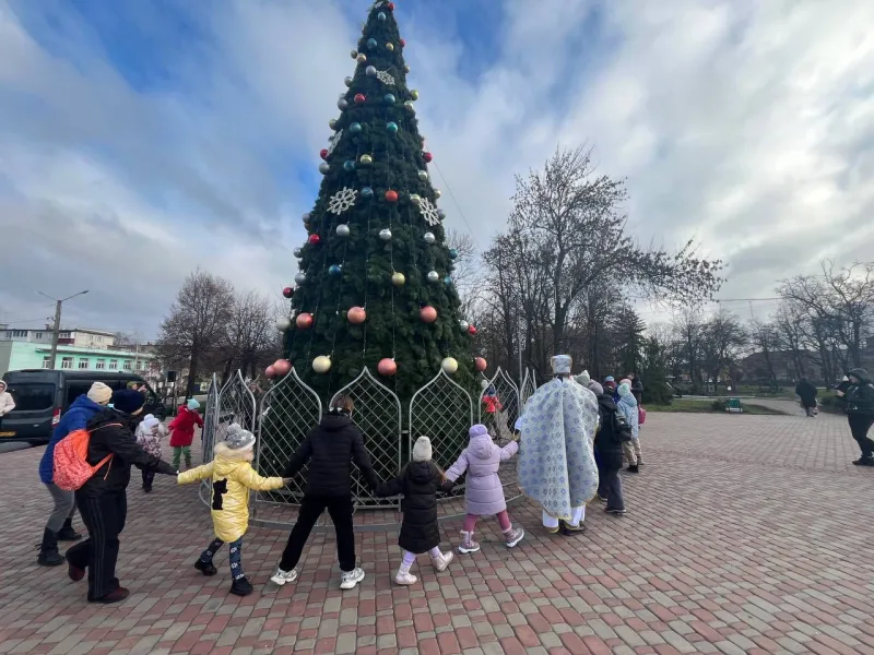 Свята без зайвих витрат: як громади Полтавщини відкривали свої ялинки