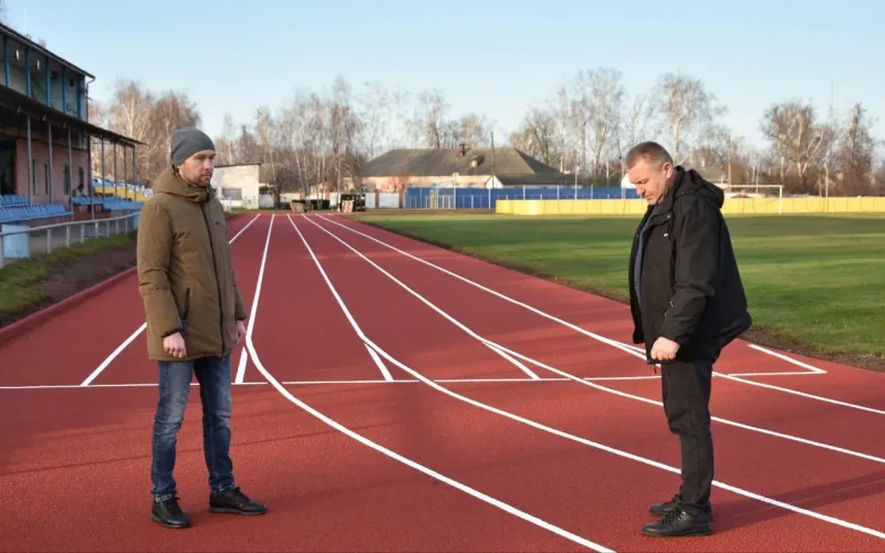 Підтримка спорту та ветеранів: у Пирятині модернізують стадіон за 8,6 млн грн