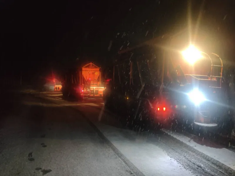 850 тонн протиожеледної суміші: як Полтавщина боролася зі снігом уночі