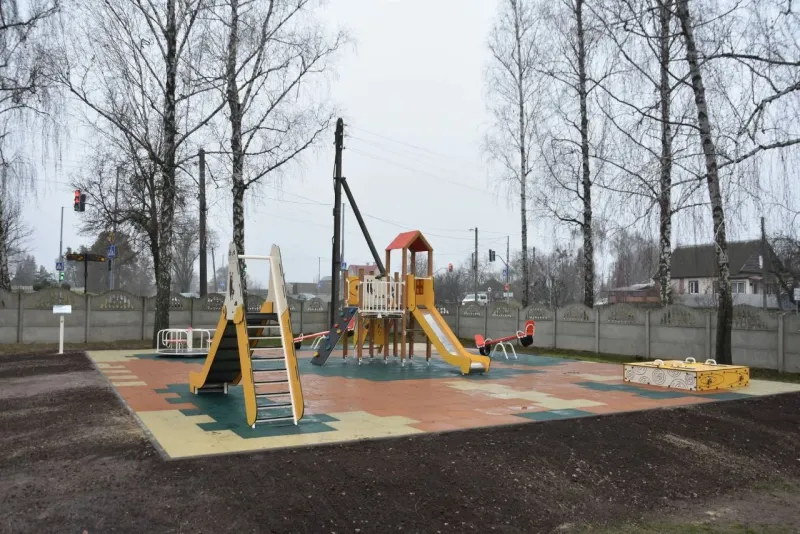 У чотирьох дитячих садочках Пирятина з'явилися сучасні ігрові майданчики
