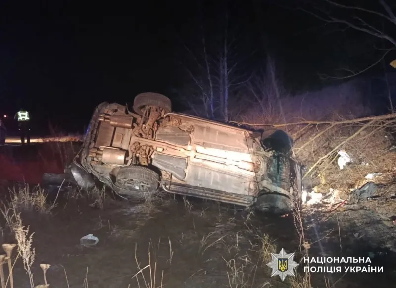 Авто злетіло з дороги та врізалось у дерево: смертельна ДТП на трасі біля Пізників