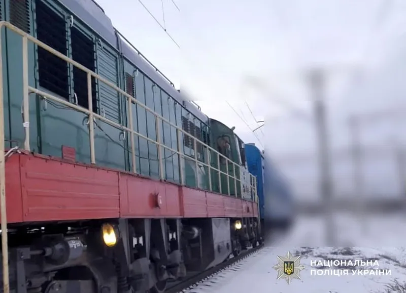 На Полтавщині потяг смертельно травмував 83-річну жінку, яка вийшла на колію