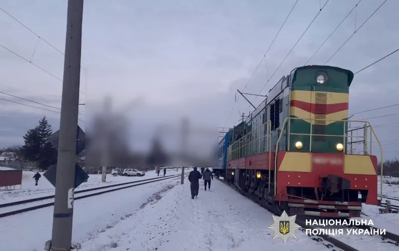 На Полтавщині потяг смертельно травмував 83-річну жінку, яка вийшла на колію