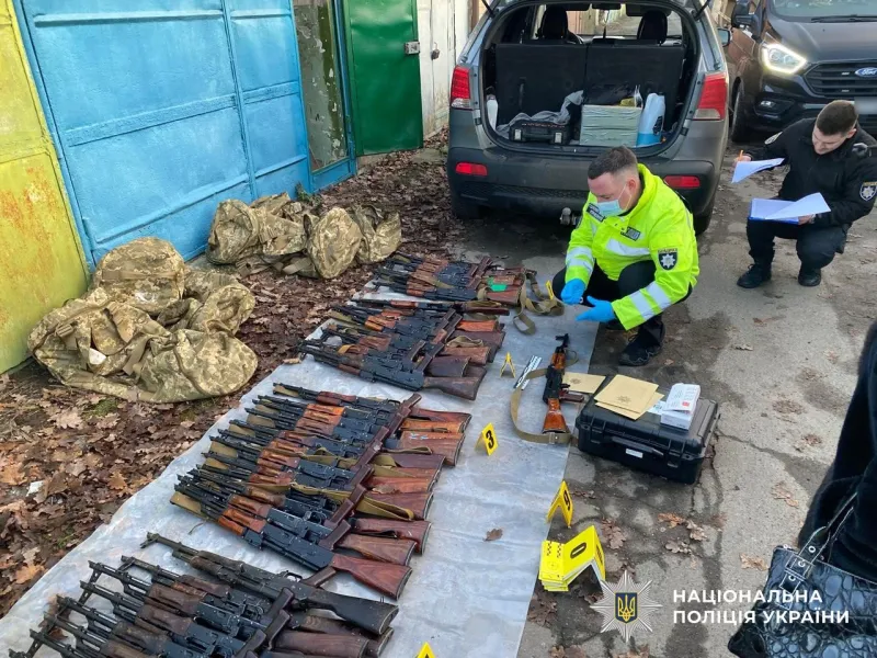 Поліція ліквідувала масштабний канал нелегального продажу зброї
