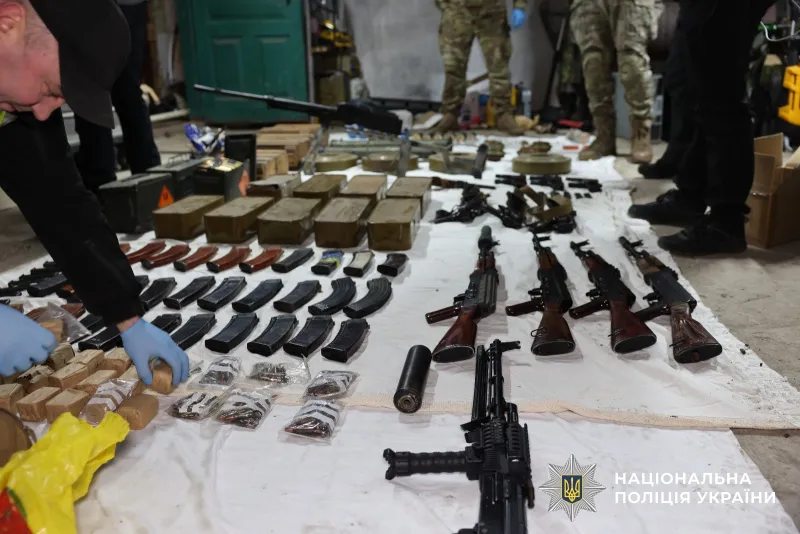 Поліція ліквідувала масштабний канал нелегального продажу зброї