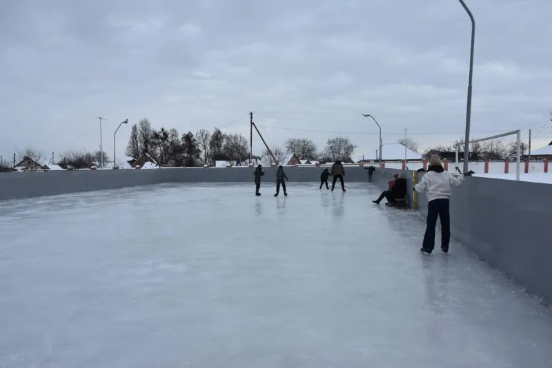 У Пирятині відкрили міський каток