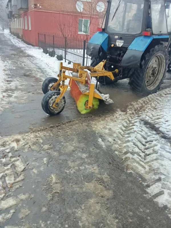 В Оржиці очищають тротуари й дороги після відлиги