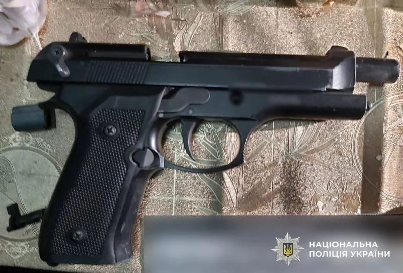 У Гребінці затримали 38-річного чоловіка за збут психотропів та зброї