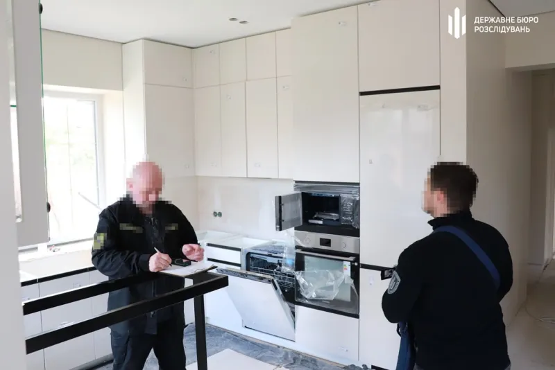 Будували маєтки замість служби: на Полтавщині судитимуть експравоохоронців