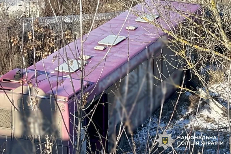 На Полтавщині автобус з пасажирами з'їхав у кювет: постраждали двоє людей