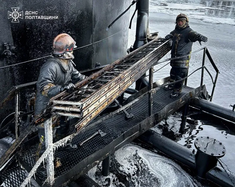 Понад 150 рятувальників гасили пожежу після атаки на Миргородщині