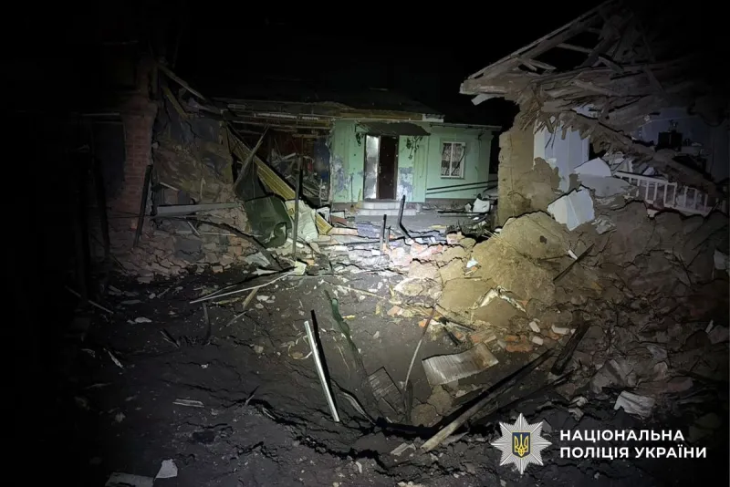 Внаслідок нічної атаки дронами у Миргородській громаді пошкоджені будинки та інфраструктура