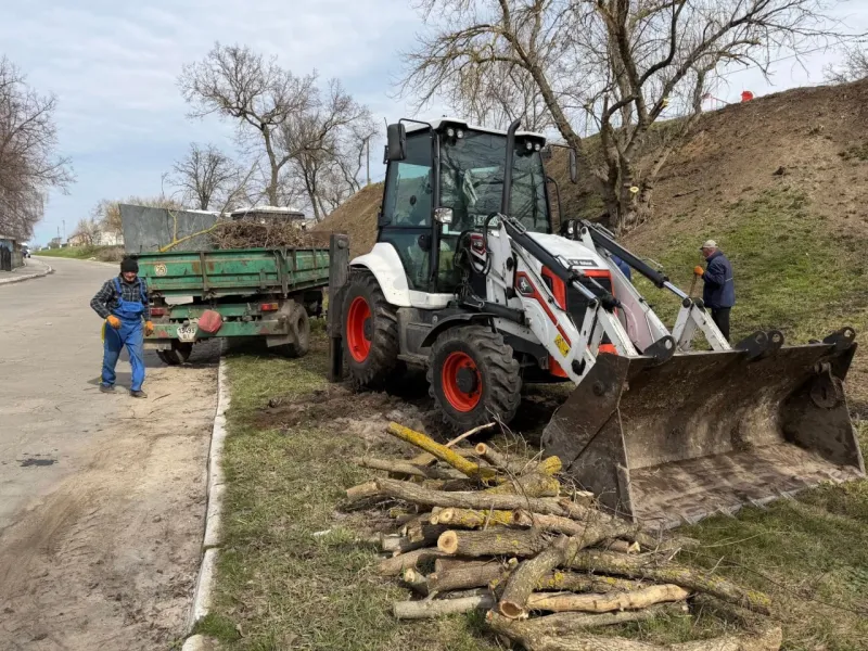 Хорол наводить лад: у громаді триває велике весняне прибирання