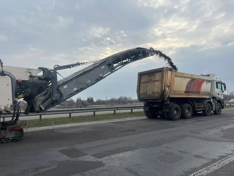 На Пирятинщині ремонтують трасу Київ-Харків: роботи інспектує віце-прем'єр-міністр Кулеба