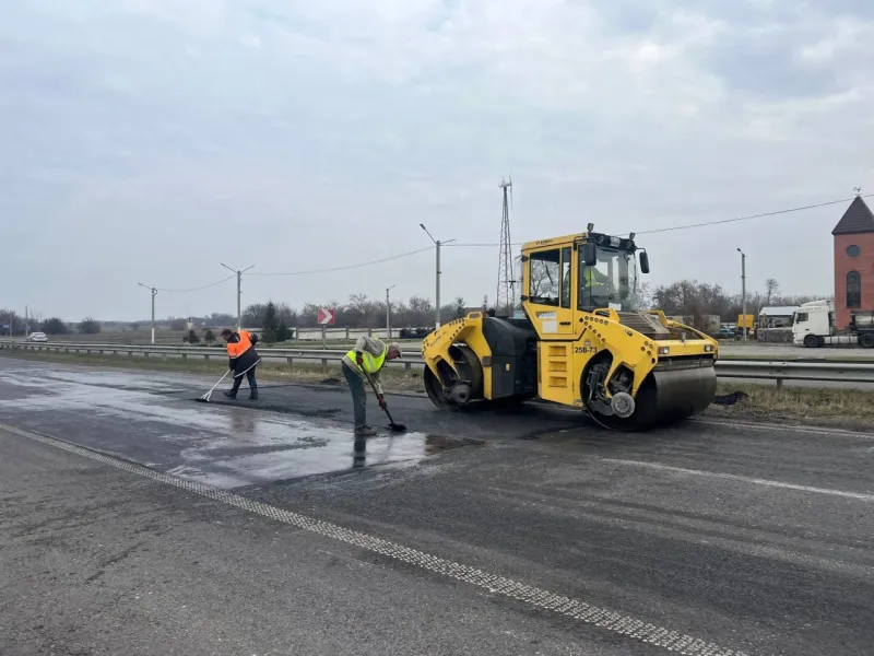 На Пирятинщині ремонтують трасу Київ-Харків: роботи інспектує віце-прем'єр-міністр Кулеба