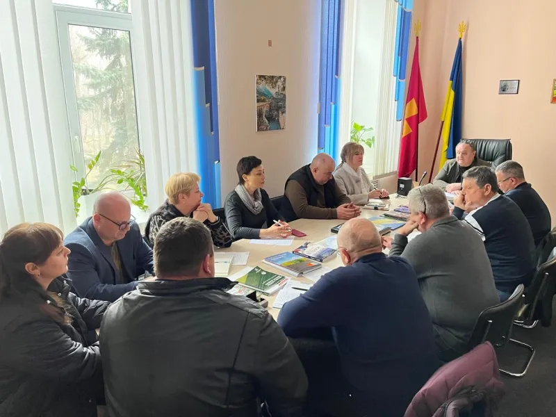 Жителі Вищого та Нижнього Булатця просять Пирятинських комунальників вивозити сміття