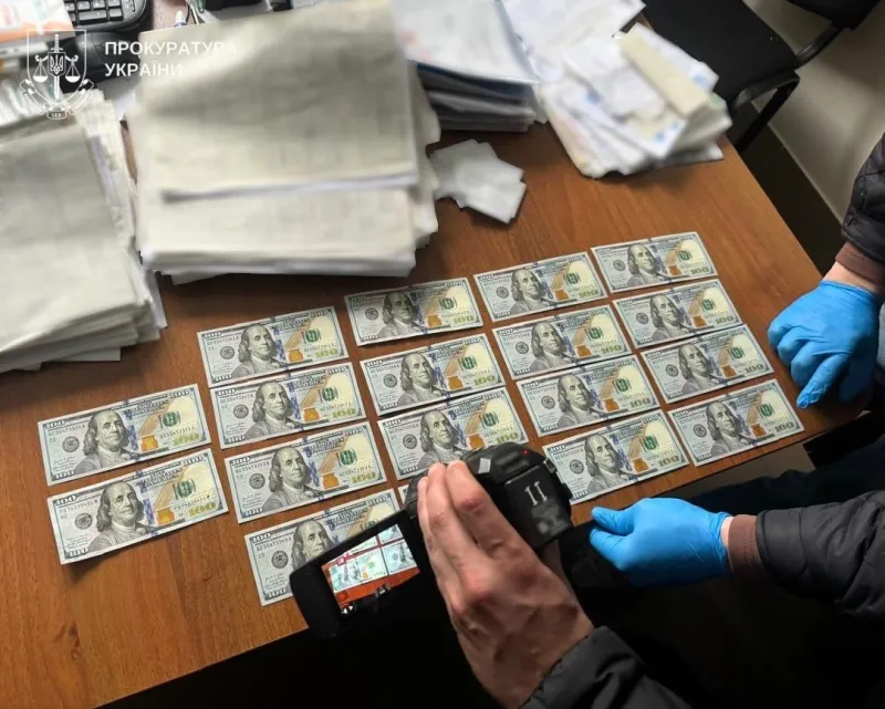 На Полтавщині затримали лікаря та його спільника, які "продавали інвалідність" за 2,5 тисячі доларів 