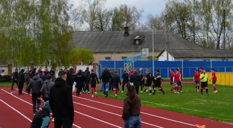 Гучний інцидент на стадіоні у Пирятині: бійка, технічна поразка та вандалізм