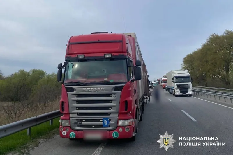 У Гребінківській громаді автобус зіткнувся з вантажівкою: травмовано шестеро людей