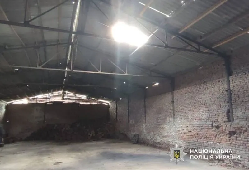 У Засуллі чоловік упав із даху підприємства