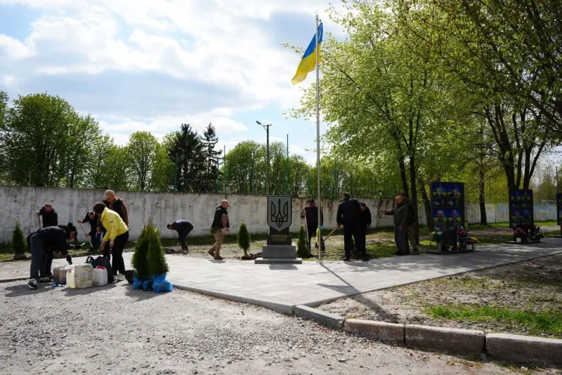 На Алеї Слави у Пирятині висадили дерева пам'яті