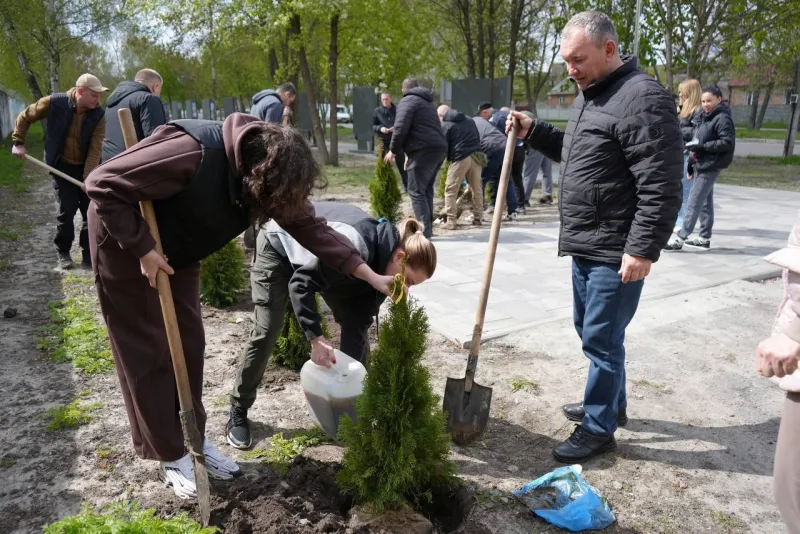 На Алеї Слави у Пирятині висадили дерева пам'яті