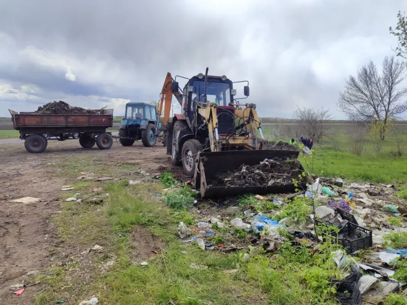 Гори сміття біля дороги: у Гребінківській громаді прибрали звалище