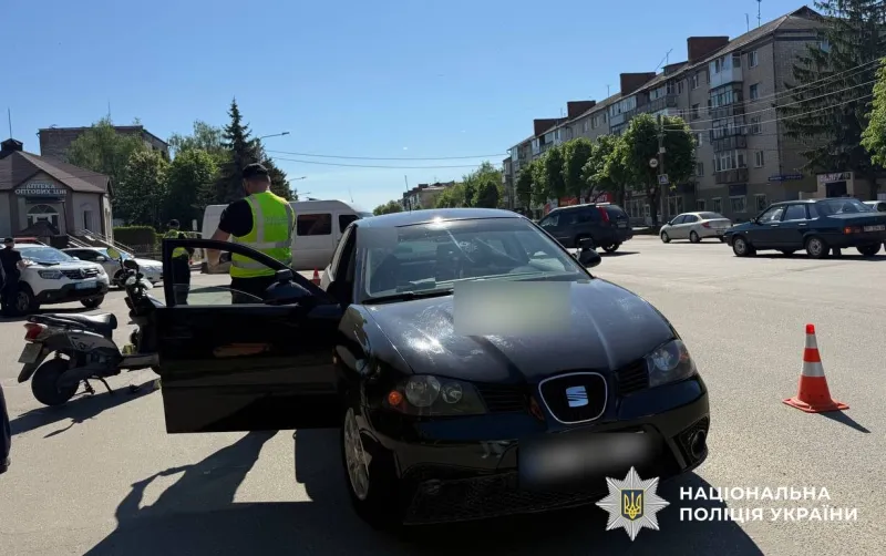 ДТП у центрі Лубен: після зіткнення електроскутера та авто жінка потрапила до лікарні