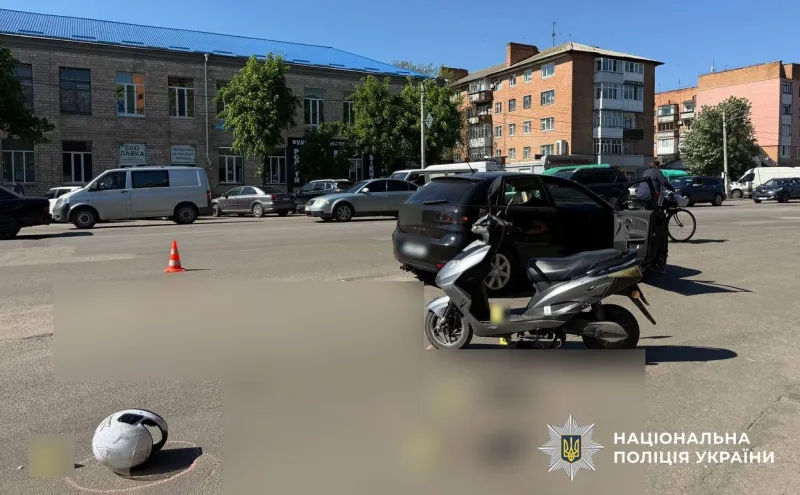ДТП у центрі Лубен: після зіткнення електроскутера та авто жінка потрапила до лікарні