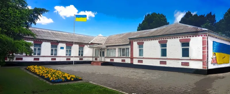 У Лубнах міськрада передумала закривати Литвяківську гімназію