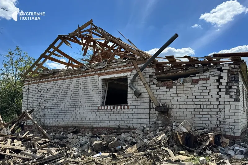 Наслідки ракетно-дронового удару в селі Михнівці на Лубенщині