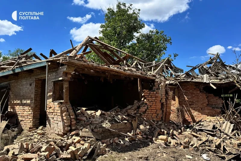 Наслідки ракетно-дронового удару в селі Михнівці на Лубенщині
