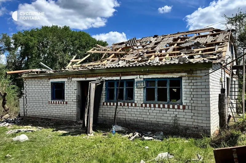 Наслідки ракетно-дронового удару в селі Михнівці на Лубенщині