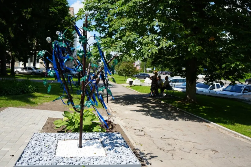 У Пирятині пошкодили Дерево світла та надії, присвячене зниклим Захисникам