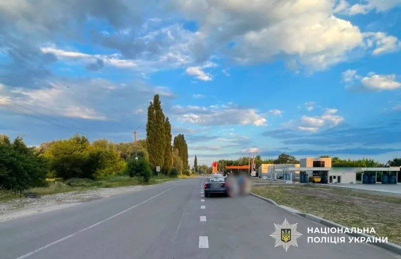 У Хоролі автомобіль збив 11-річного велосипедиста: дитину госпіталізували