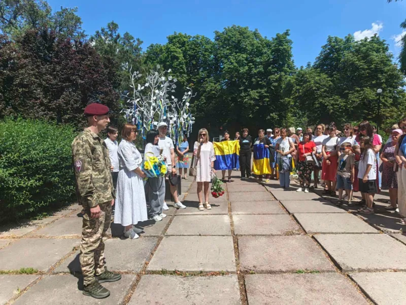 Після 3 років і 9 місяців полону: у Лубнах зустріли захисника Ростислава Кравченка
