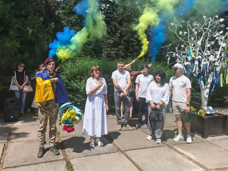 Після 3 років і 9 місяців полону: у Лубнах зустріли захисника Ростислава Кравченка