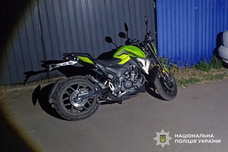 На Полтавщині 13-річний мотоцикліст збив жінку з немовлям у колясці