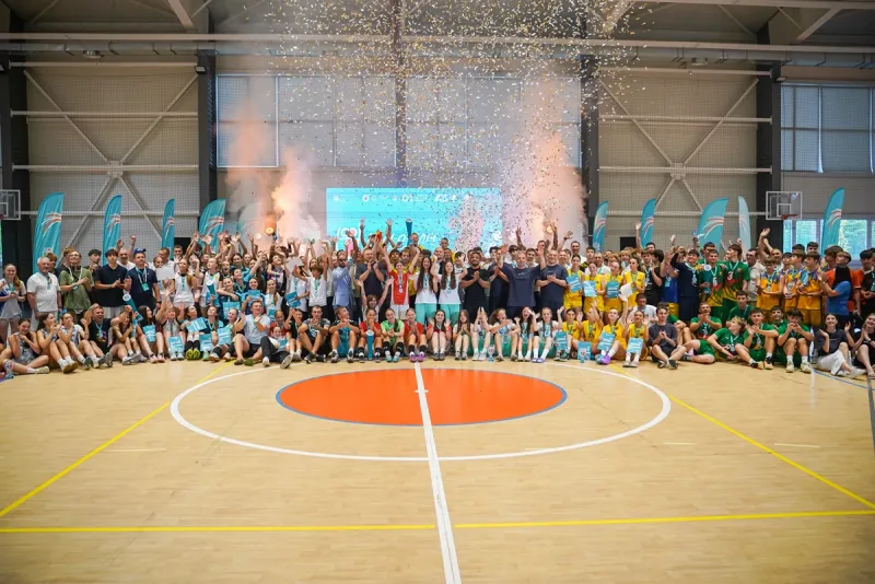 Школярки з Гребінки другий рік поспіль чемпіонки з масового футболу