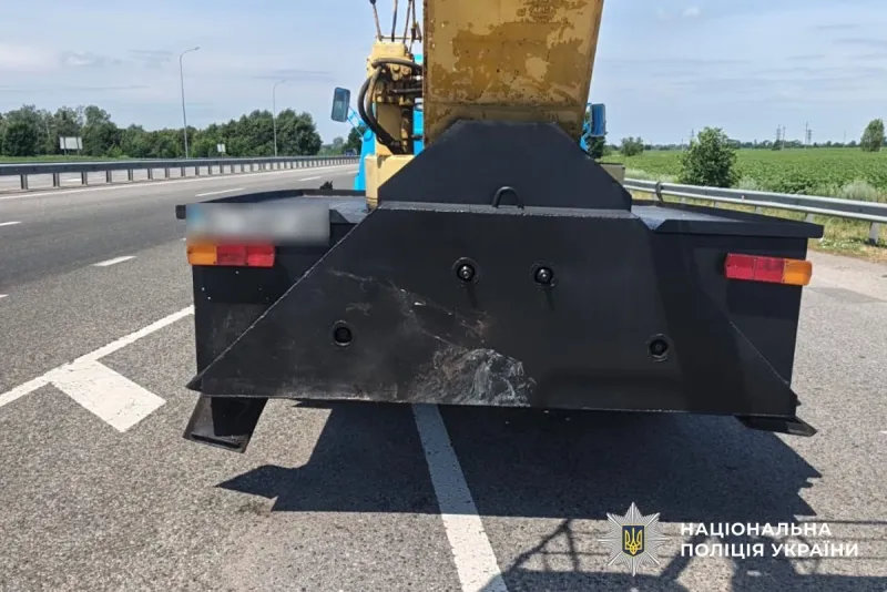 Поблизу Пирятина легковик загорівся після аварії: водій у лікарні