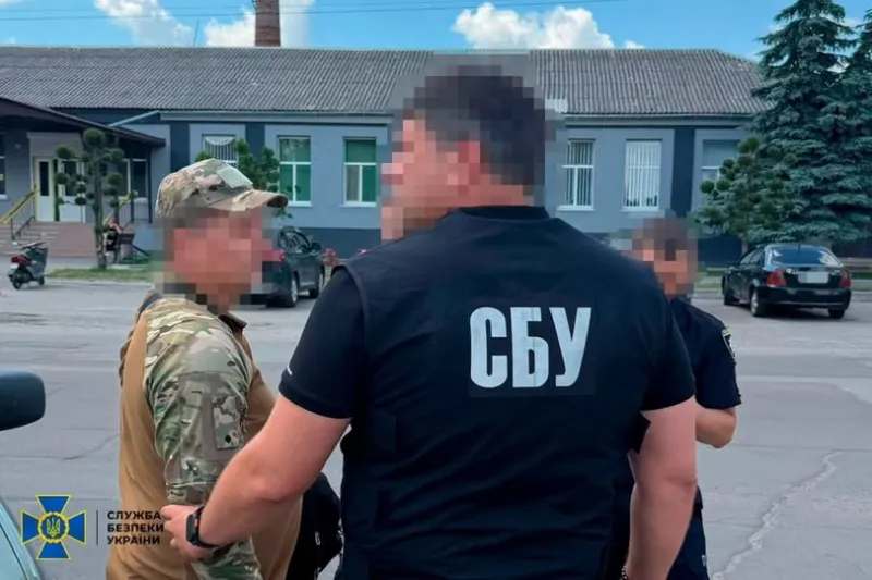 На Полтавщині затримали командира, який за гроші "відпускав" військових зі служби