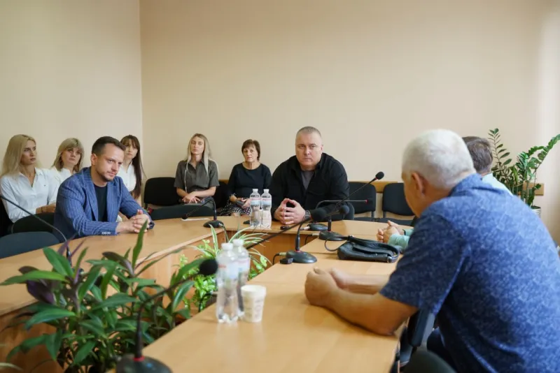 У Пирятині обговорили ремонт доріг, аварійний міст і сполучення з селами