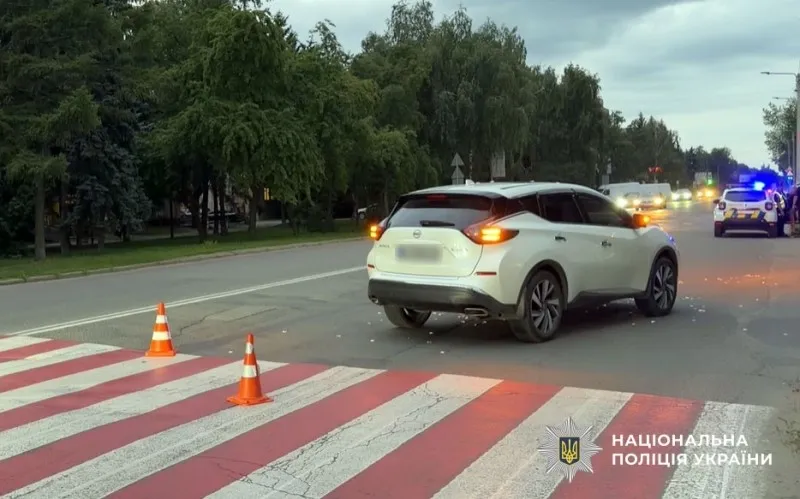 У Лубнах Nissan збив 23-річну пішохідку: дівчину госпіталізували