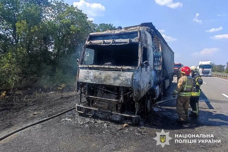 На Лубенщині під час руху загорілася вантажівка