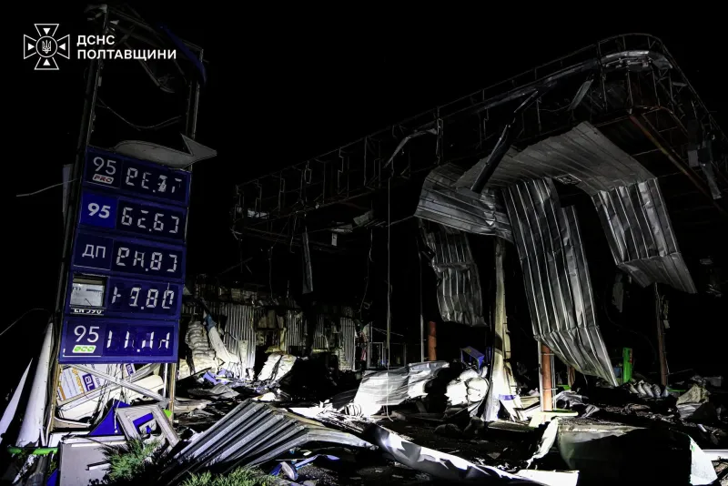 На Полтавщині після російської атаки загорілися АЗС, будинок та промисловий об'єкт